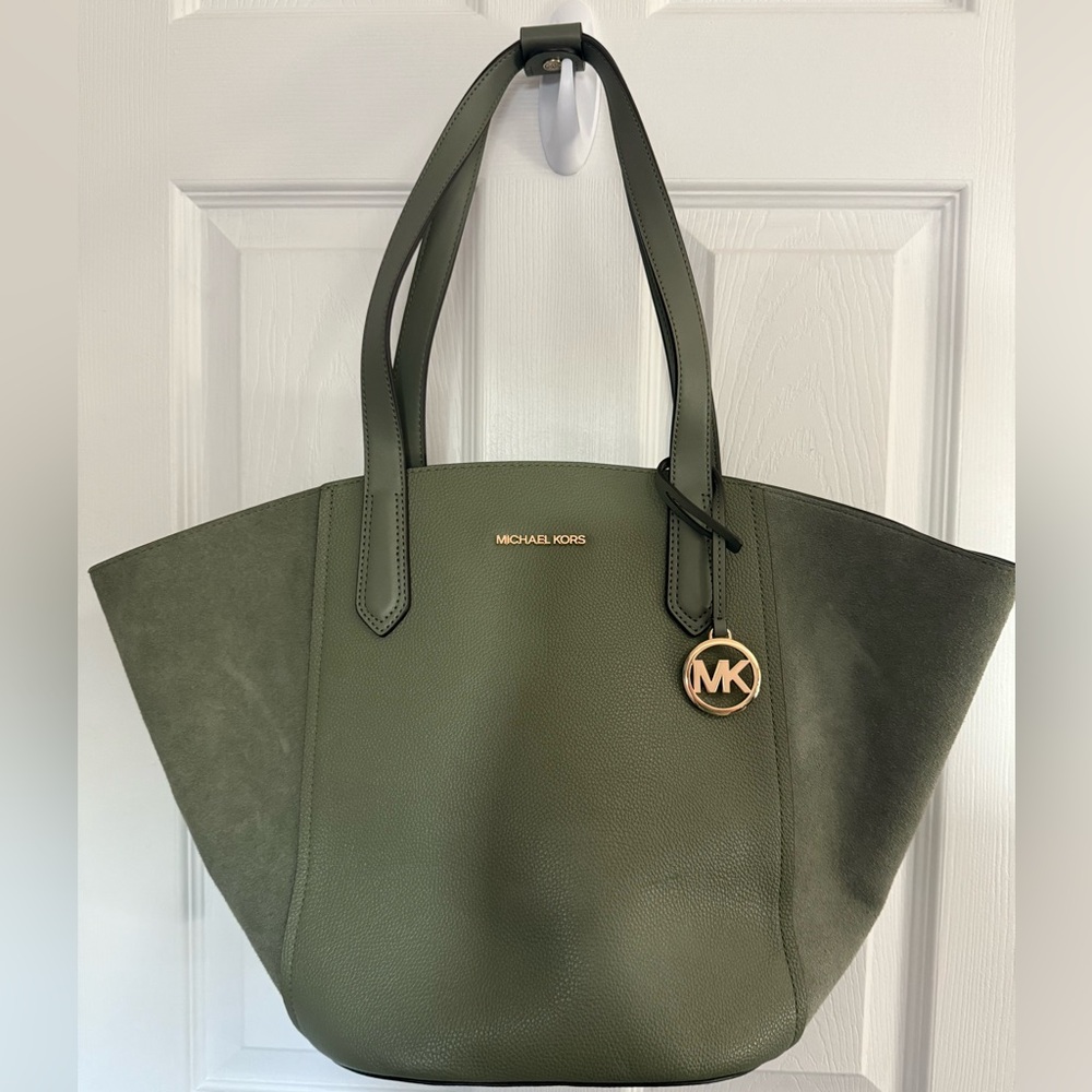 NWOT Michael Kors Portia Large Tote Leather